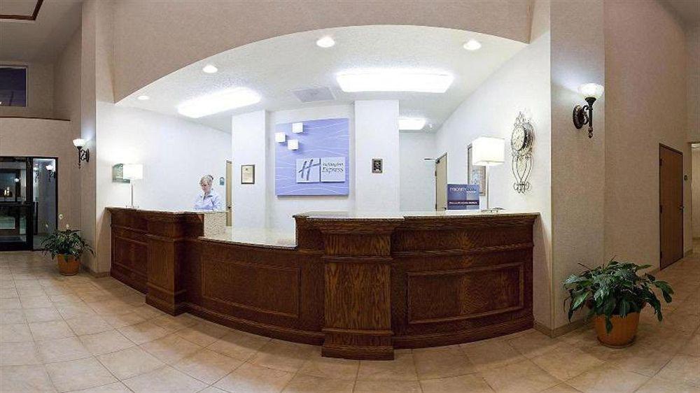 Holiday Inn Express Hotel & Suites Chickasha By Ihg Exterior photo