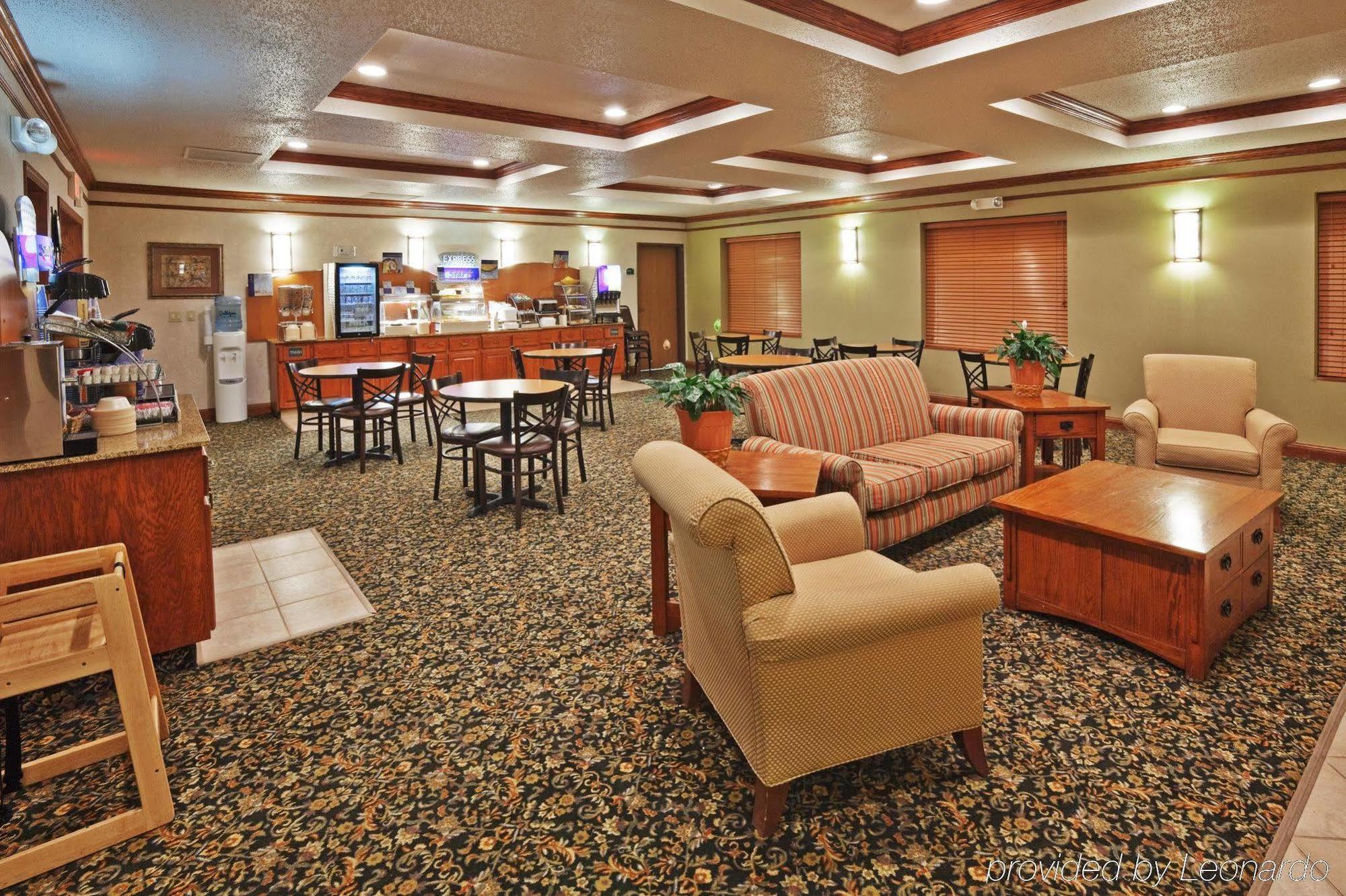 Holiday Inn Express Hotel & Suites Chickasha By Ihg Exterior photo