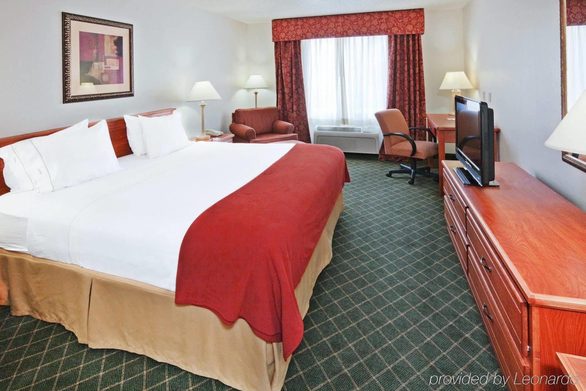 Holiday Inn Express Hotel & Suites Chickasha By Ihg Exterior photo