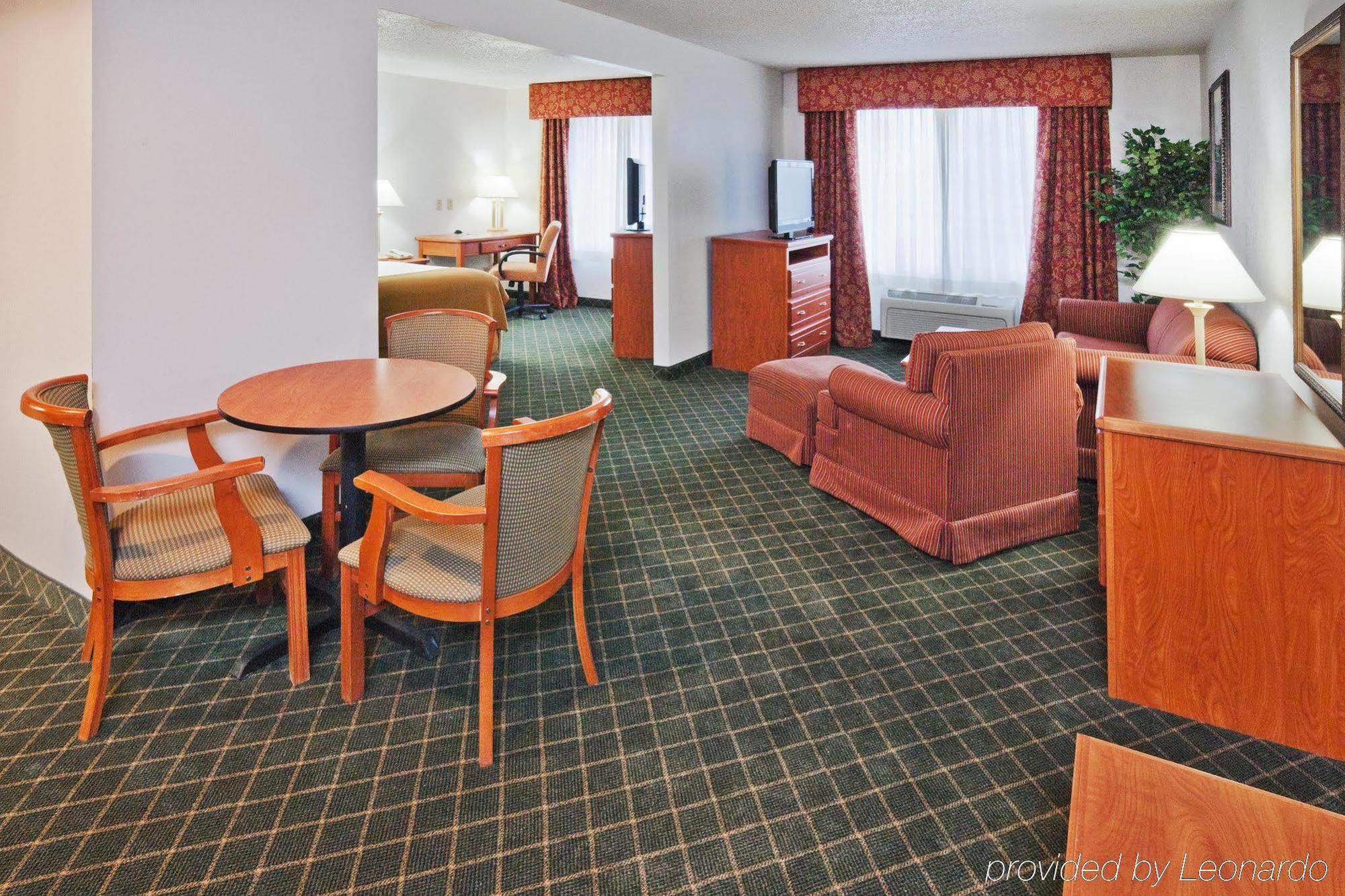 Holiday Inn Express Hotel & Suites Chickasha By Ihg Room photo